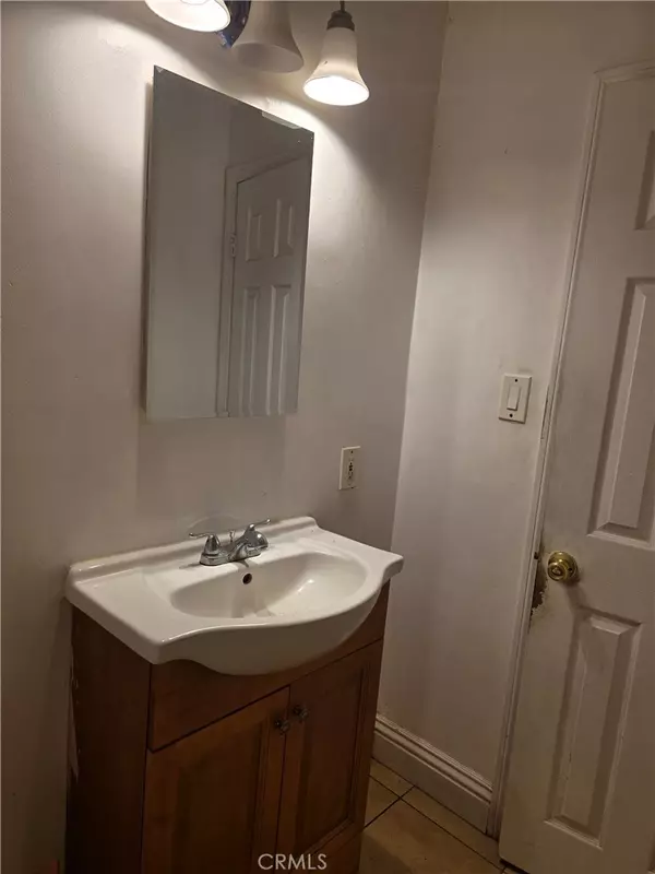 Santa Ana, CA 92703,1110 W Cubbon