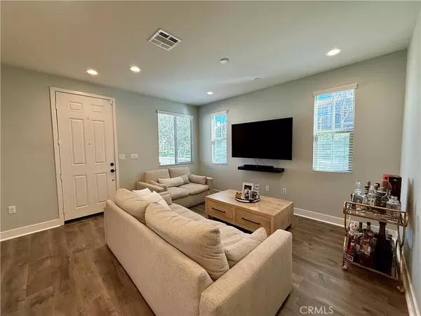 Anaheim Hills, CA 92807,396 Auburn Heights