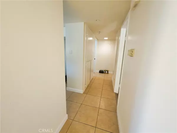 Santa Ana, CA 92701,302 E Chestnut AVE
