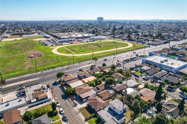 Compton, CA 90220,814 W Maple ST