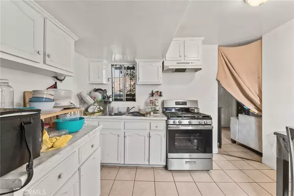 Los Angeles, CA 90003,6118 S Main