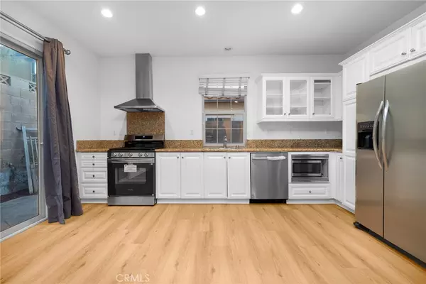 Irvine, CA 92618,70 Latitude