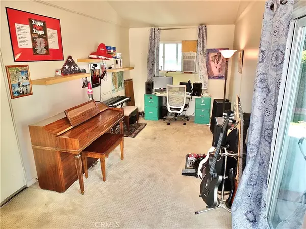 Long Beach, CA 90808,5275 E Mezzanine Way