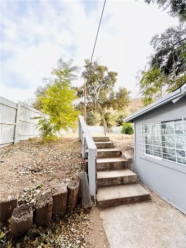 Agua Dulce, CA 91390,13111 Sierra Hwy