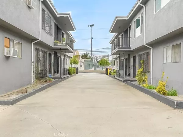 Los Angeles, CA 90039,2710 Queen