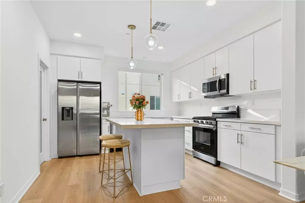 La Mirada, CA 90638,14130 Bay