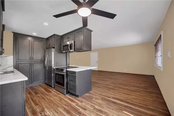 Long Beach, CA 90803,2214 E 2nd ST #6