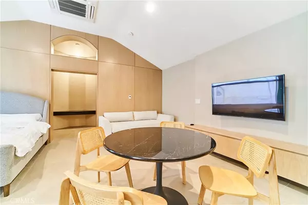 Fullerton, CA 92833,1119 Crestview DR #B