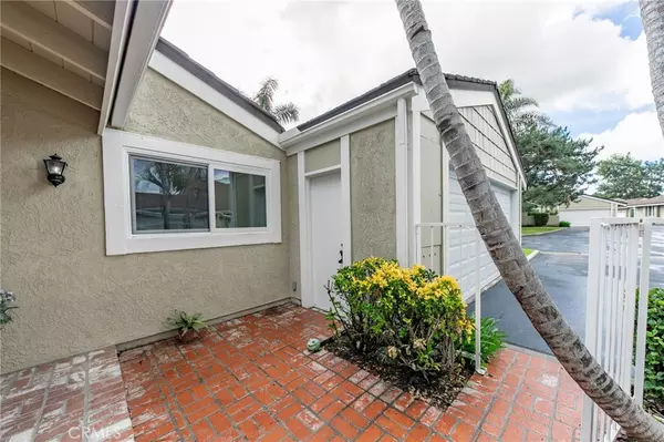 Irvine, CA 92604,32 Lone Pine #41