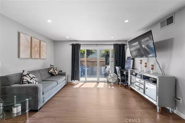 Santa Ana, CA 92704,2511 W Sunflower #P4