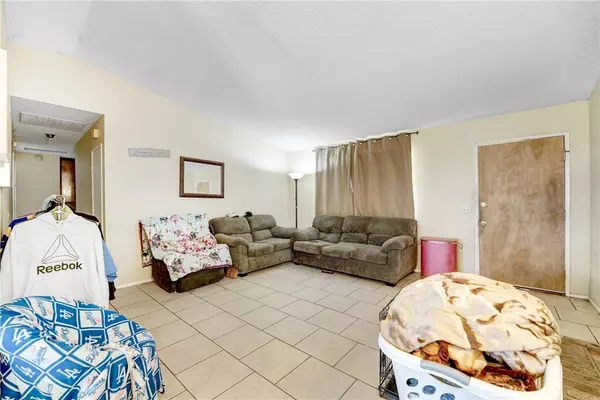 Lancaster, CA 93535,40976 177th E