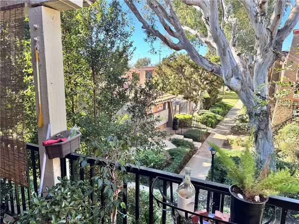 Tustin, CA 92780,13722 Red Hill AVE #52