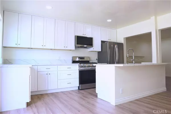 Fullerton, CA 92832,745 Barris DR