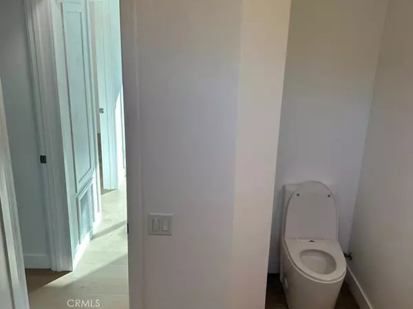 Los Angeles, CA 90039,2714 Queen