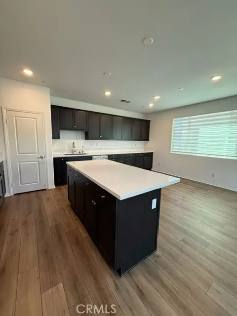 Chino, CA 91708,8765 Roving