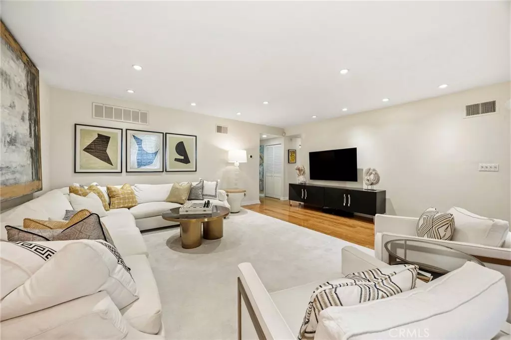 Bel Air, CA 90049,11687 Bellagio RD #12