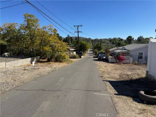 Canyon Lake, CA 92587,23561 Clara