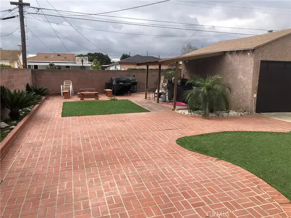 Compton, CA 90220,2106 W 152nd