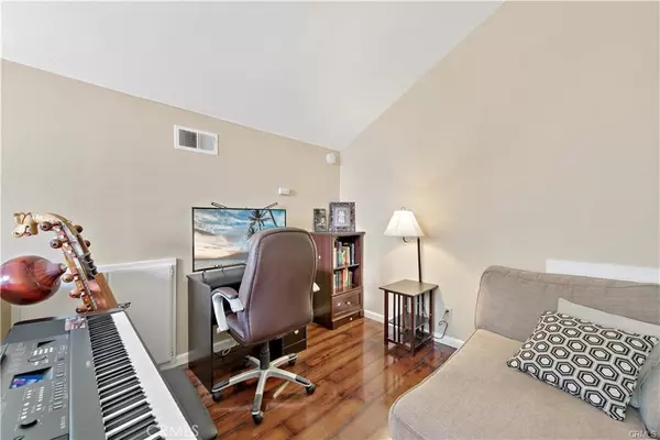 Lake Forest, CA 92630,20033 Shamrock