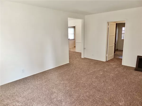 Lakewood, CA 90713,5943 Greentop