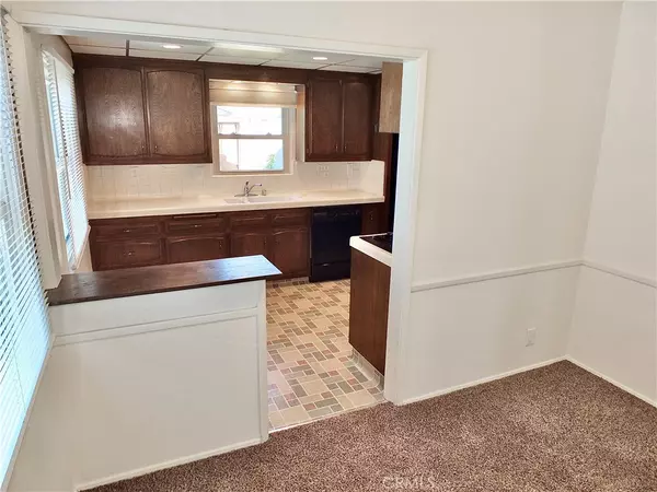 Lakewood, CA 90713,5943 Greentop