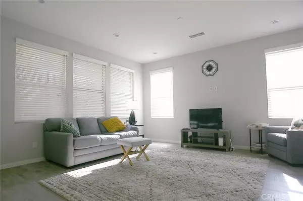 Irvine, CA 92618,125 Full Sun