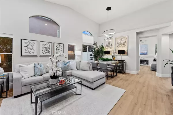 Anaheim Hills, CA 92808,911 S Firefly