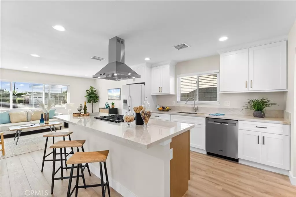 Huntington Beach, CA 92647,15542 Mayflower