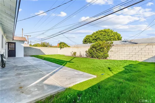 Huntington Beach, CA 92647,15542 Mayflower