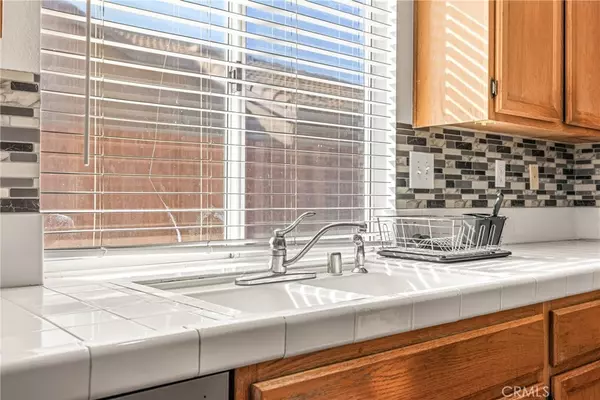 Hesperia, CA 92344,8541 Dove Creek