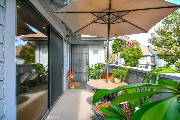 Long Beach, CA 90806,887 W 34th #A