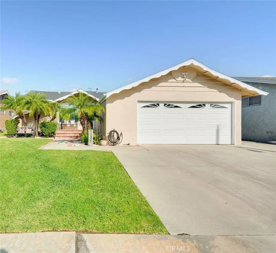 Lakewood, CA 90715,11321 212th