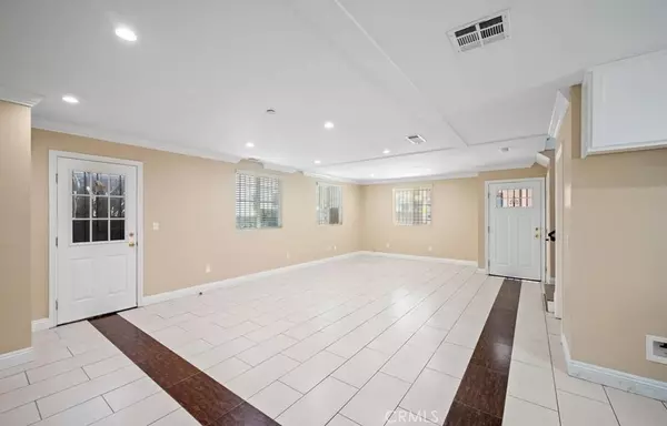 Los Angeles, CA 90003,6616 S Figueroa