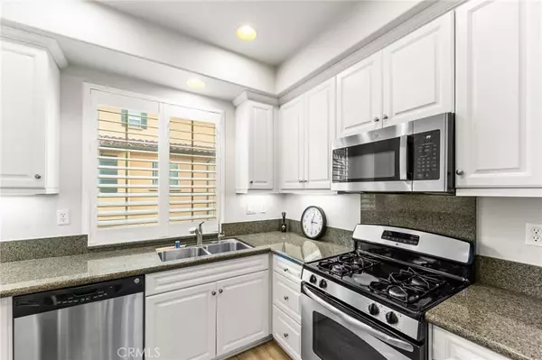 Irvine, CA 92618,64 Full Moon