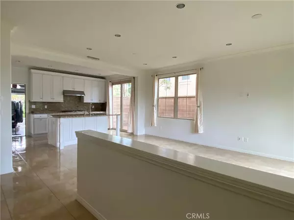 Irvine, CA 92620,32 Ovation