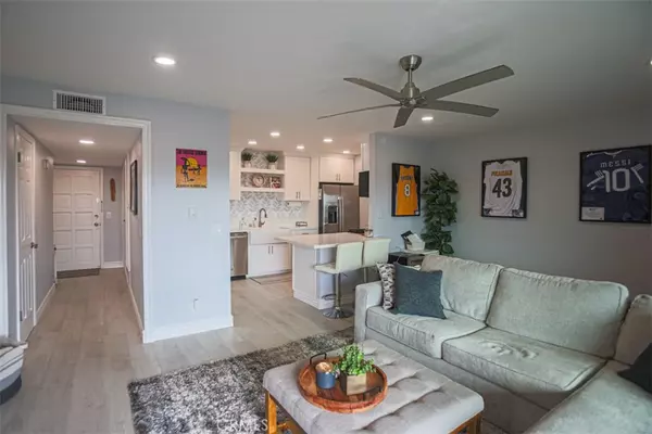 6600 Warner AVE #102, Huntington Beach, CA 92647