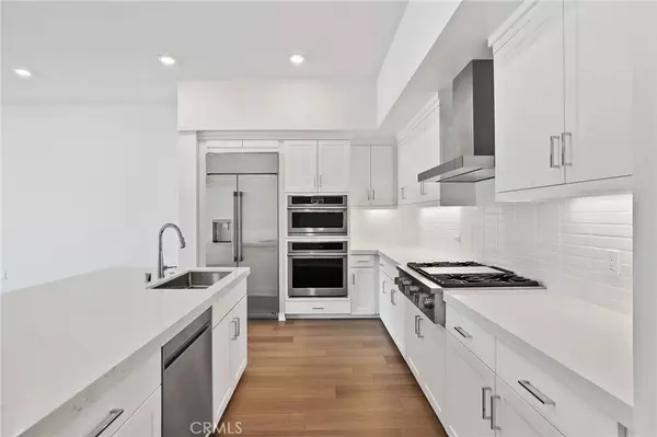 Irvine, CA 92612,1702 Rivington