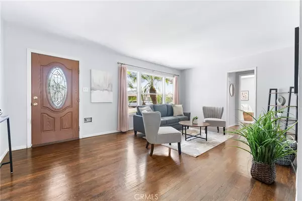 Downey, CA 90242,12247 Cornuta