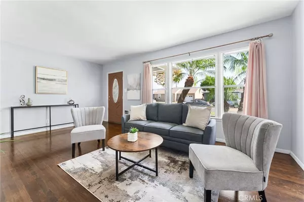 Downey, CA 90242,12247 Cornuta