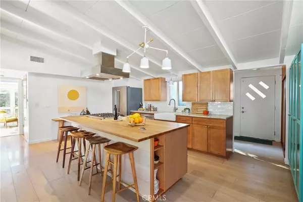 Long Beach, CA 90808,3012 Roxanne AVE