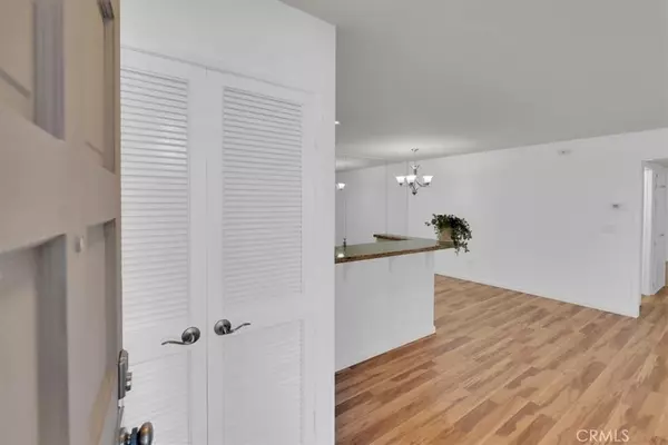 Santa Ana, CA 92704,2521 W Sunflower #H2