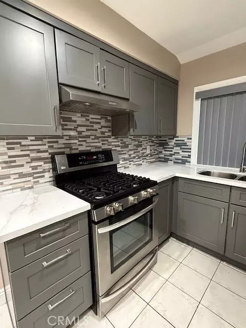 Santa Ana, CA 92704,2970 S Greenville #B