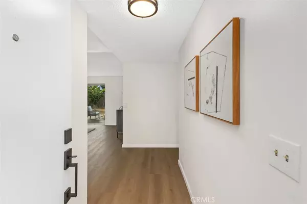 Huntington Beach, CA 92649,5681 Mangrum