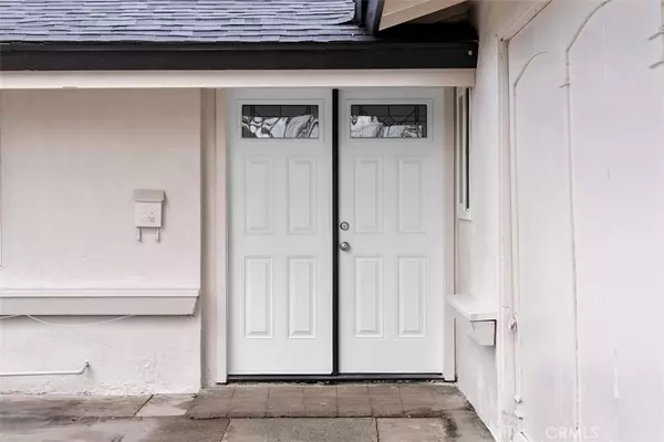 Santa Ana, CA 92704,913 S Diamond