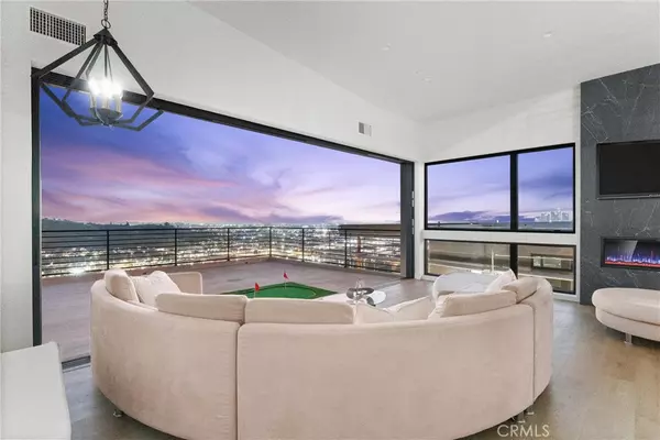 Los Angeles, CA 90065,615 Etta ST