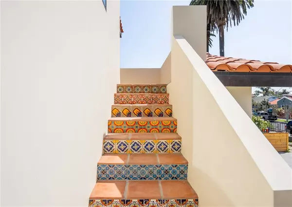 Los Angeles, CA 90016,2338 S Cloverdale AVE