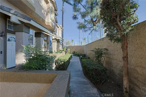 Placentia, CA 92870,339 S Van Buren ST #D