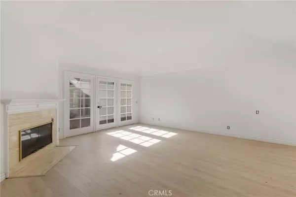 Huntington Beach, CA 92648,19371 Woodlands