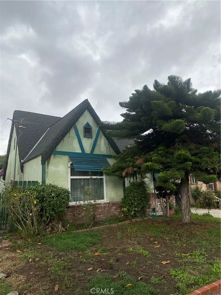 South Gate, CA 90280,8453 Cypress