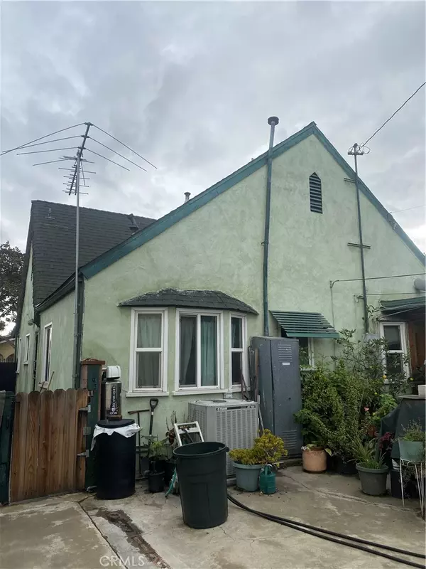 South Gate, CA 90280,8453 Cypress